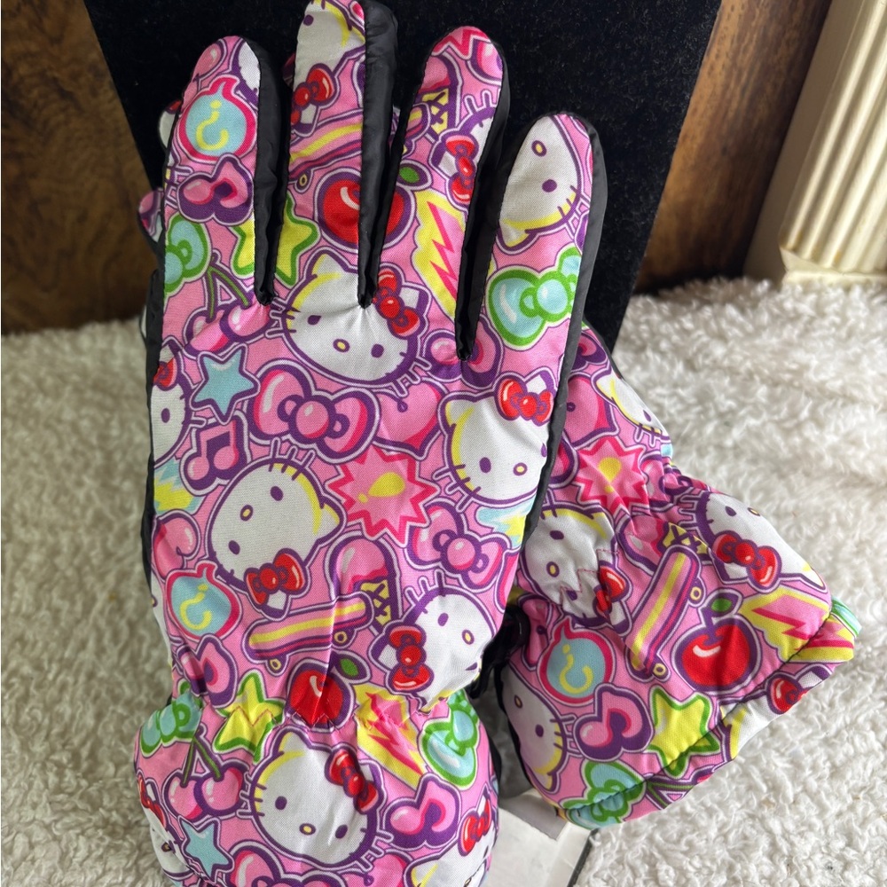 Bioworld Hello Kitty Colorful Kids Mittens - Picture 4 of 8